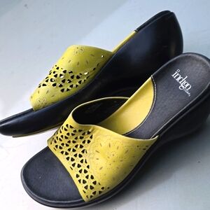 Indigo By Clarks Perforated Slip On Wedge Green Leather Platform Sandal Sz 9